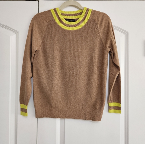 Banana Republic Sweaters - Banana Republic Preppy Tan Sweater Sz XS